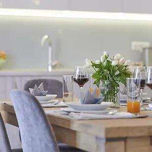  Apartment Laurus